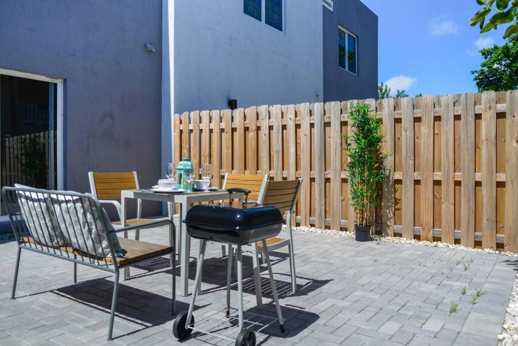 Awesome Townhouse 15 Minutes From The Beach 迈阿密 外观 照片